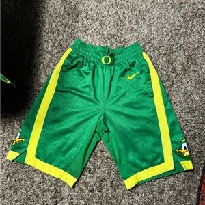 Men’s Nike College Basketball Shorts Size Small Green/Yellow Strike